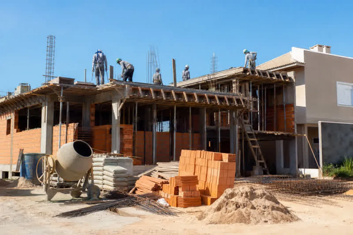 Construção de casa residencial do zero por construtora no Estreito